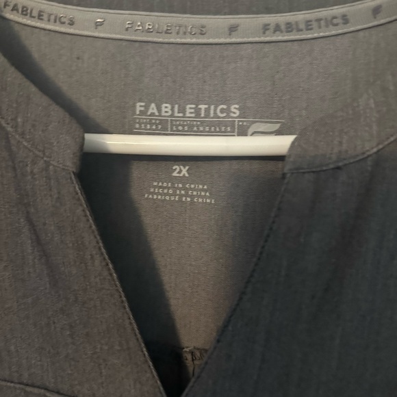 Fabletics scrub top xxl grey like new - Picture 4 of 4